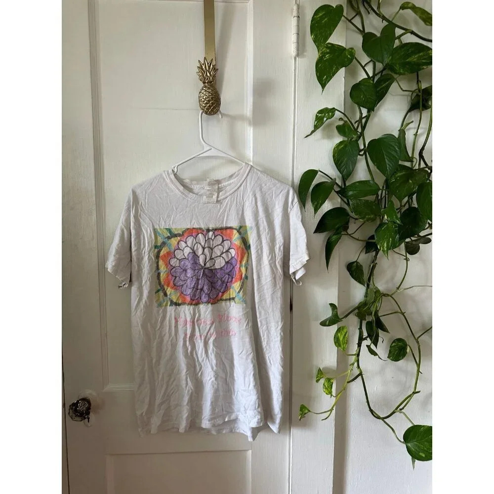Gildan size Medium Shirt Happiness Blooms from Within t-shirt